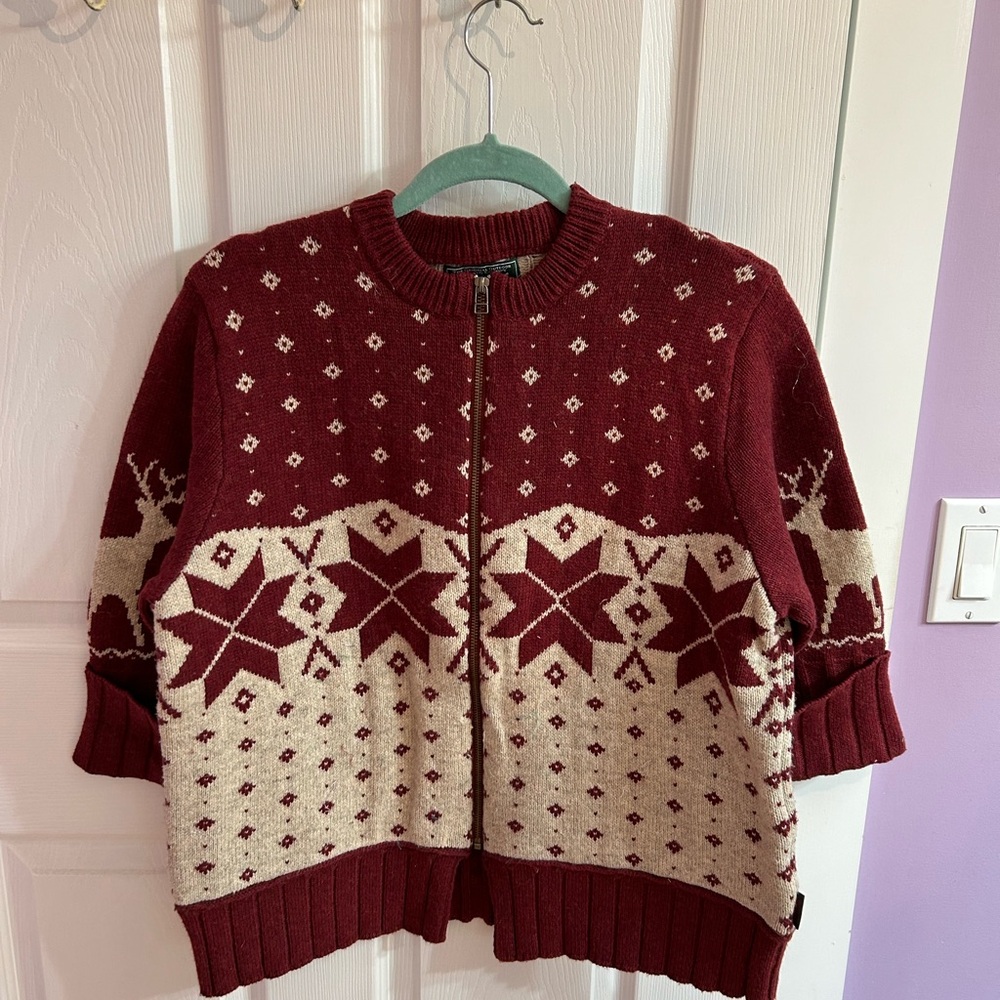 Woolrich sweater, super cute, size XL, great for Christmas!